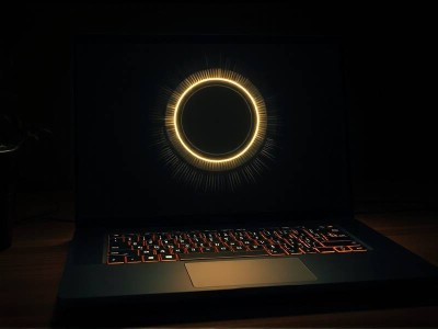 电脑开机的时候有光圈正常的吗